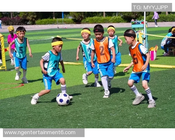 足球游学之旅:在绿茵场上追逐梦想与成长的精彩体验 足球游学之旅:在绿茵场上追逐梦想与成长的精彩体验