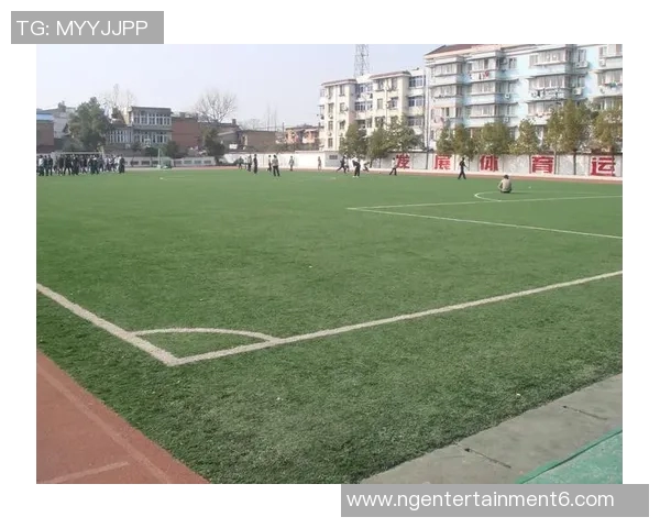 足球场的草如何影响比赛表现与运动员的心理状态探讨